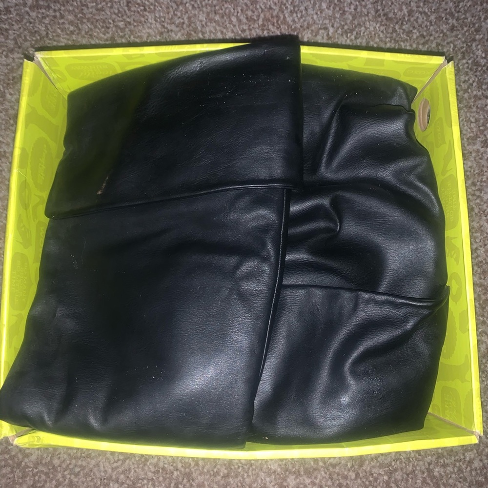 KNEE HIGH HEELED BOOTS